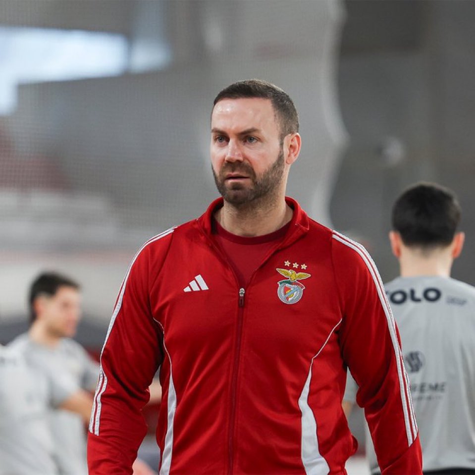 Comment ce mec a transformé le futsal de Benfica j’ai pas de mot les travaux de fou