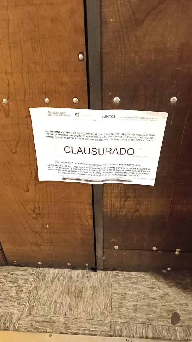 ELPINERO's tweet image. #FOTOREPORTE 📸 | #Oaxaca: Clausuran bar tras denuncias por irregularidades 

➡️ Autoridades municipales cerraron el establecimiento “La Perrera”, ubicado en el Centro, luego de acumular reportes por fallas en su operación y posibles riesgos para los asistentes.

➡️ La medida se