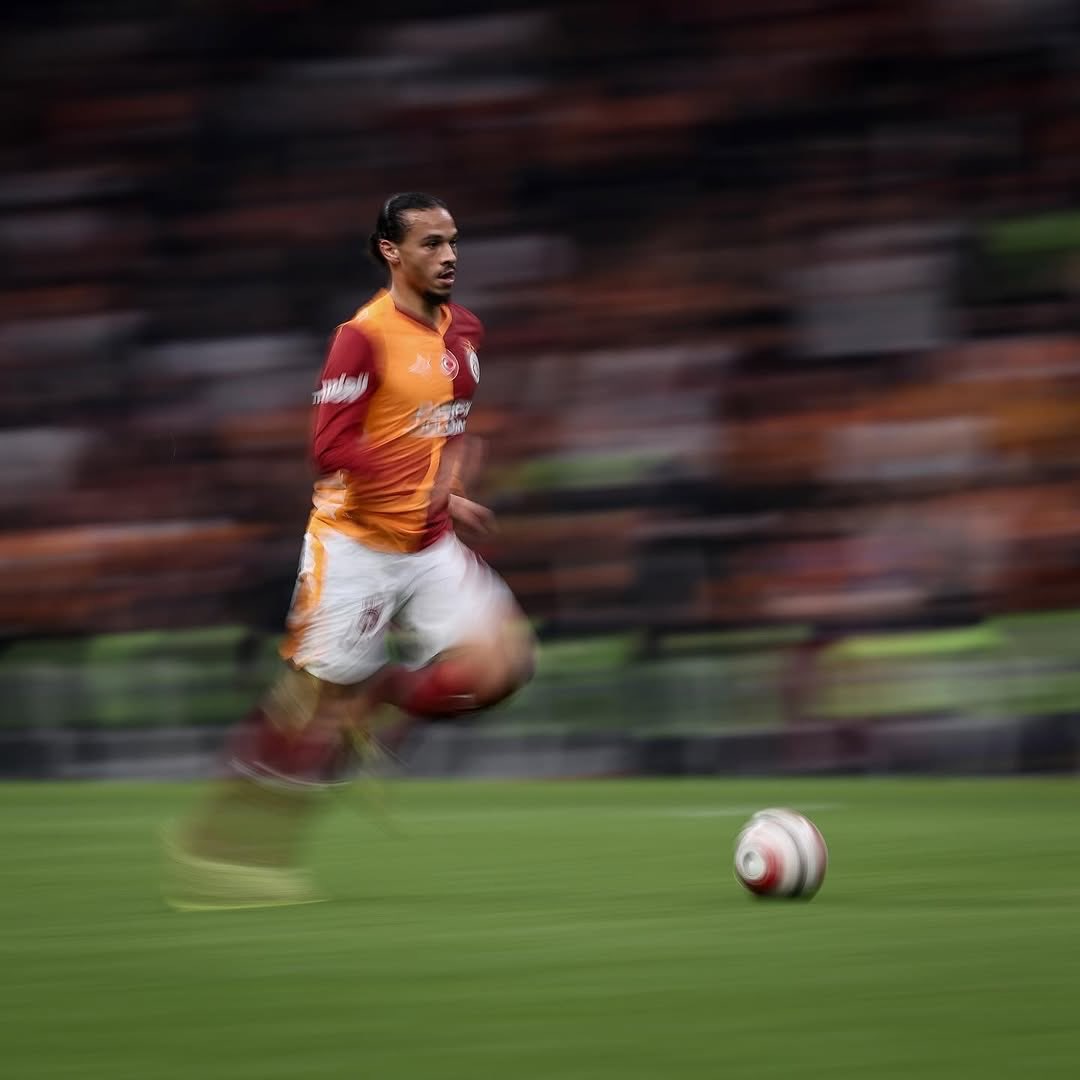 mknewstr's tweet image. Leroy Sane, 2014/15'ten bu yana Galatasaray ile Fenerbahçe arasında oynanan bir Süper Lig maçında hem 5+ şut pası veren (5) hem de 5+ çalım atan (5) ilk oyuncu oldu. (Opta)