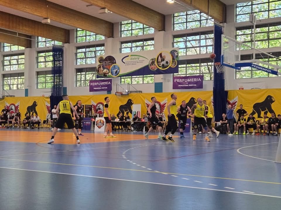 MMARCZAK82's tweet photo. Emocje na parkiecie 🏀🔥 https://t.co/DEc6jGKSu4