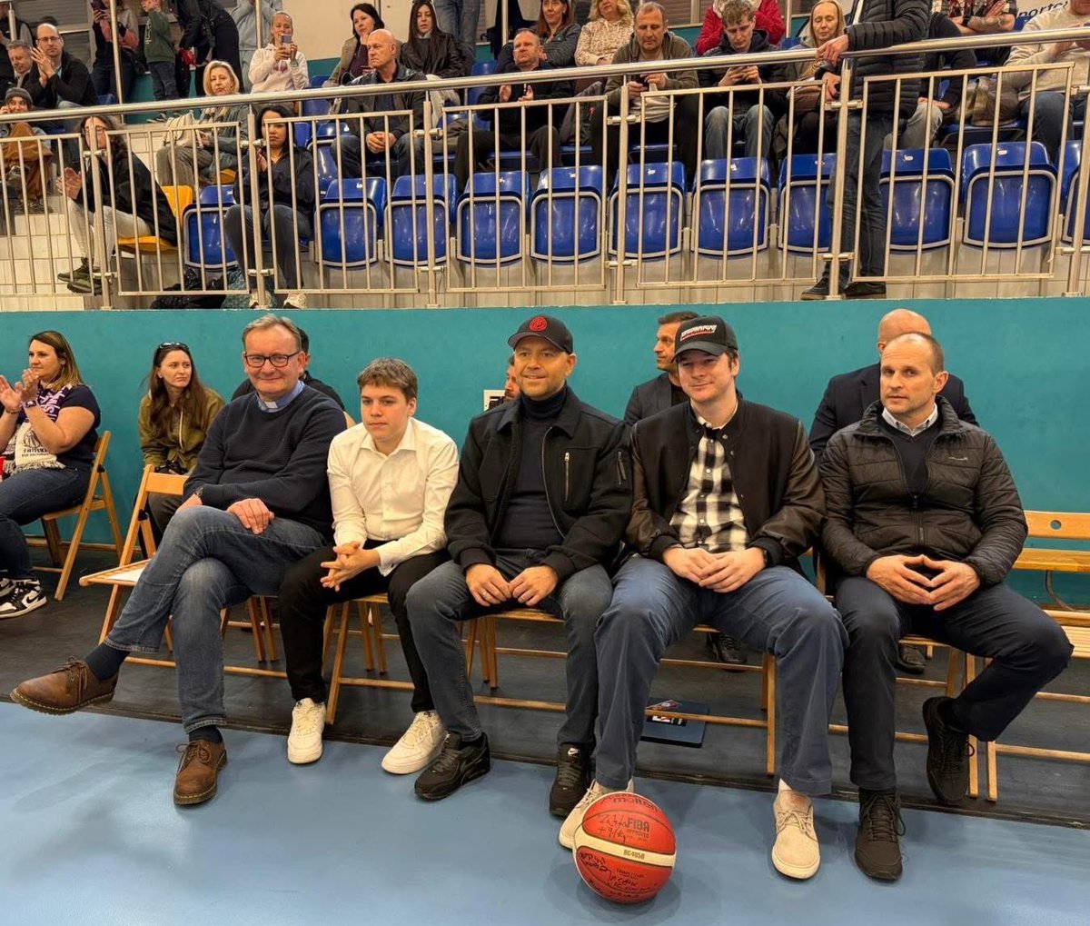 MMARCZAK82's tweet photo. Emocje na parkiecie 🏀🔥 https://t.co/DEc6jGKSu4