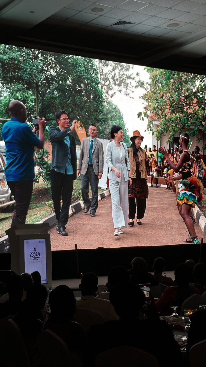 GideonSsekidde's tweet photo. Marketing Uganda beyond borders.
@Nsababera_juju breaks down the,why behind #BackToTheSourceOfTheNile using storytelling to sell Ugandaโs identity, opportunity & tourism to the world.
#VisitUganda #PearlOfAfrica @BugandaTourism #GoldenPosts https://t.co/g1Ps011xS4