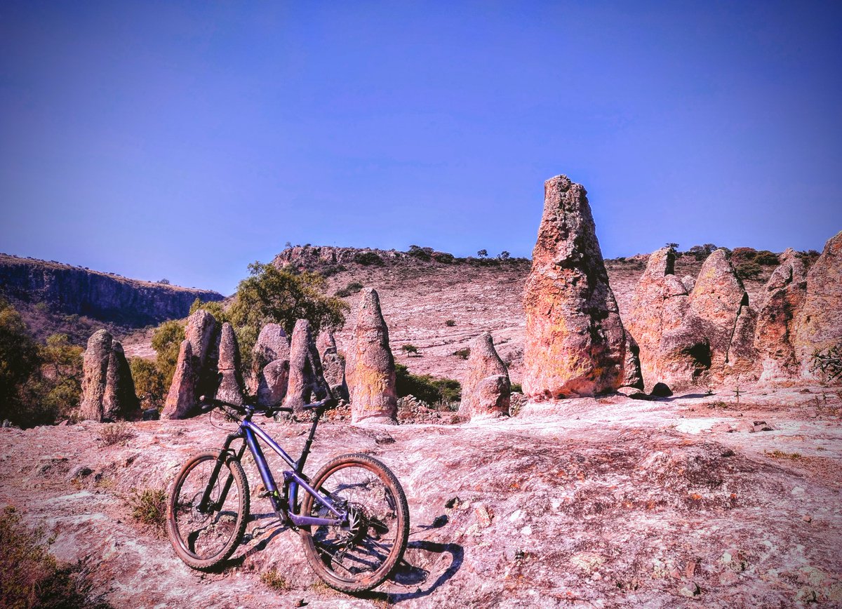 MuShionR's tweet photo. 🚵🏽... "El mundo es un libro y aquellos que no viajan solo leen una página". 🙂(San Agustín)

#MTB_Jilotepec #trekbicyclemexico #trekbikemexico #garminmexico #ciclismo https://t.co/tCJGhsiFTw