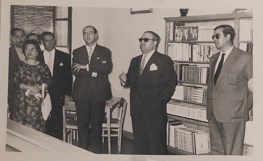 Corpus_Ruiz's tweet photo. @gaceta_es @ipeutrera Su padre, Utrera Molina, en la inauguración de la biblioteca de Calzada de Calatrava, Ciudad Real. https://t.co/5O0l2Pii6o