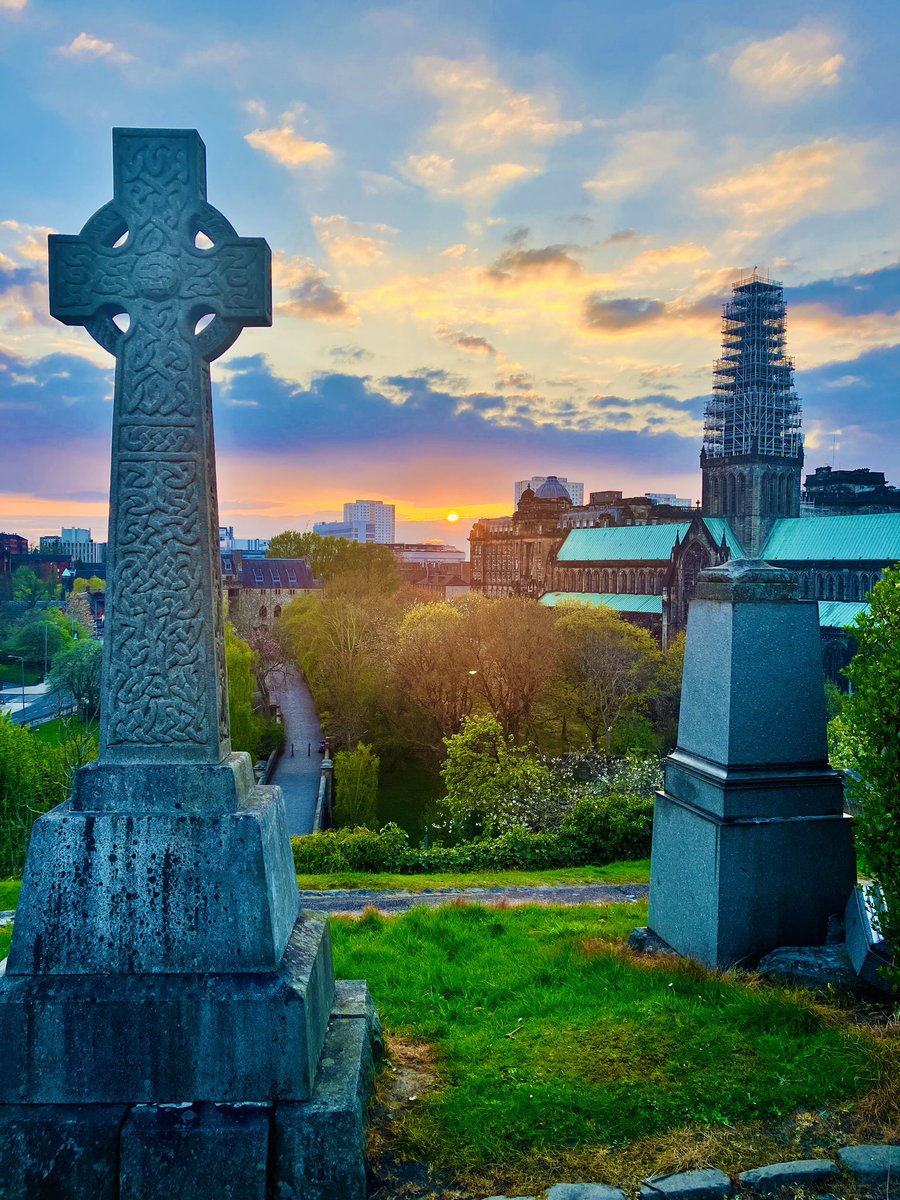 DennistounStyle's tweet image. Sunset Glasgow Necropolis 26.4.26. Beautiful end of a beautiful Sunday. 🌅🌅🌅 #glasgow #glasgownecropolis #glasgowsunset #sunsets