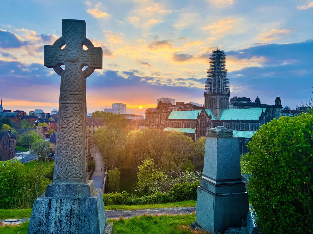 DennistounStyle's tweet image. Sunset Glasgow Necropolis 26.4.26. Beautiful end of a beautiful Sunday. 🌅🌅🌅 #glasgow #glasgownecropolis #glasgowsunset #sunsets