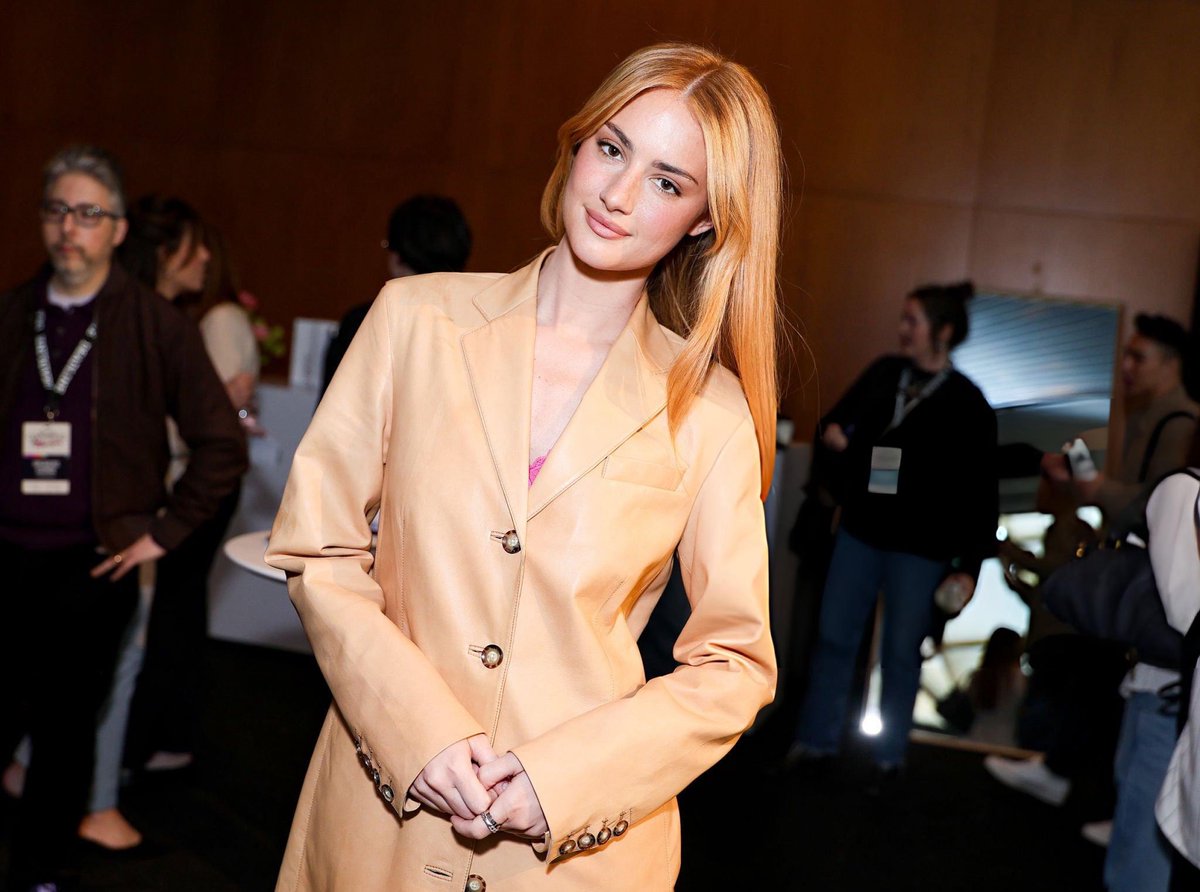 Grace Van Patten Updates tweet media