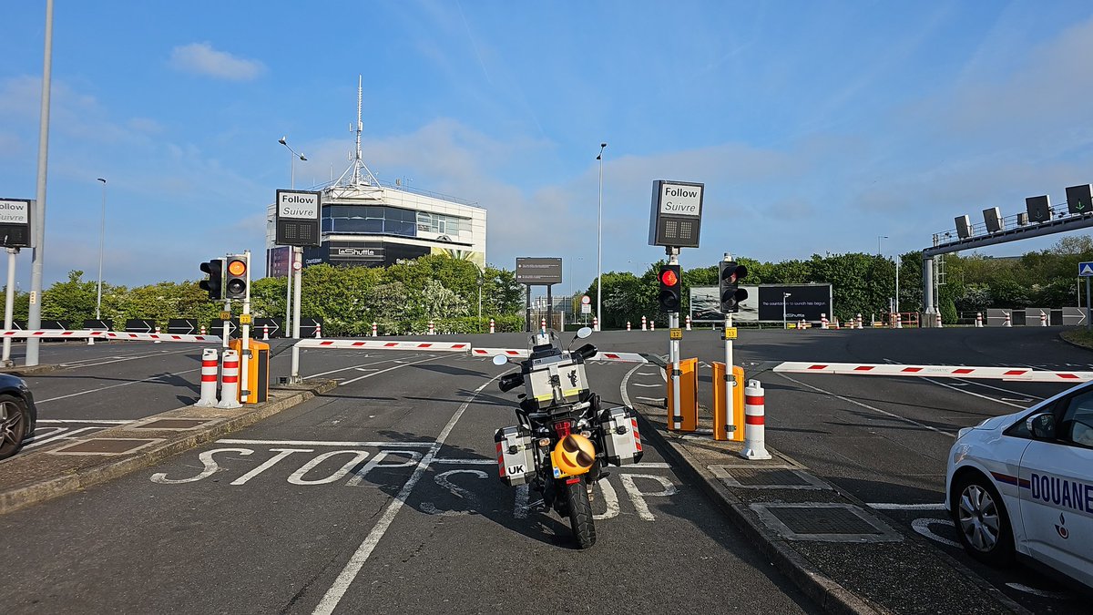 BeachHappy2017's tweet photo. Some biking days are just about perfect, from the sunrise ride across the marsh fields in Rye over to Ashford to get the tunnel train to France and the amazing weather, zero traffic &amp; perfect roads up to north of Netherlands... what a day on the bike and oh what a bike #triumph https://t.co/nUNrEyMn8b
