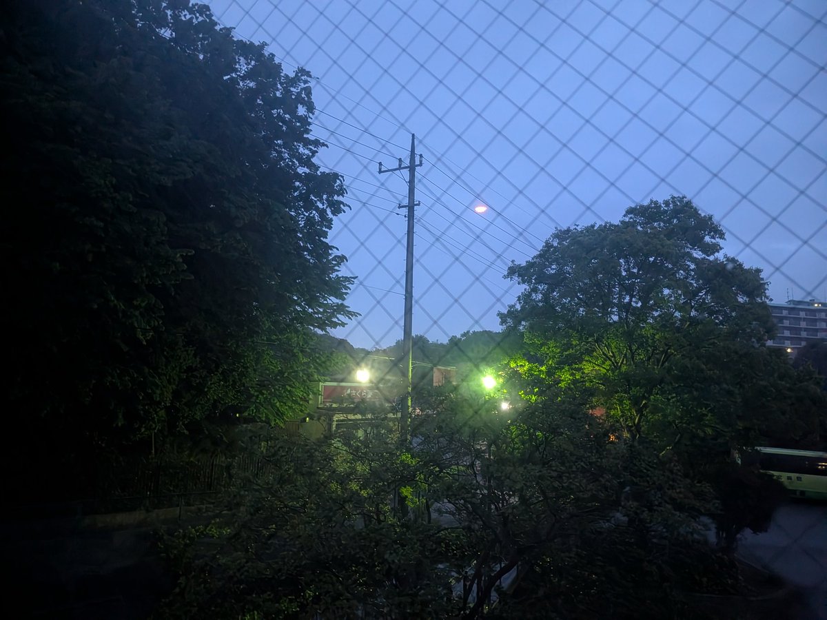 gogotake213's tweet photo. おはようございます
いつもこの時間位に目が覚める
たいてい予期不安な状態
この景色も残り１日だ
嬉しいような淋しいような...

#入院24日目 #退院まで1日 https://t.co/U1NhcxYVAh