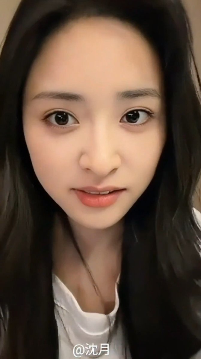 WoDeFanPai23's tweet photo. #ShenYue is beyond beautiful! She is a moon that lets the (many) sun(s) shine throughout the day , while patiently wait for her own turn to shine in her own time! She never steals from some sun's brightness! She quietly prepares herself for her turn! https://t.co/cvUOztPTh2