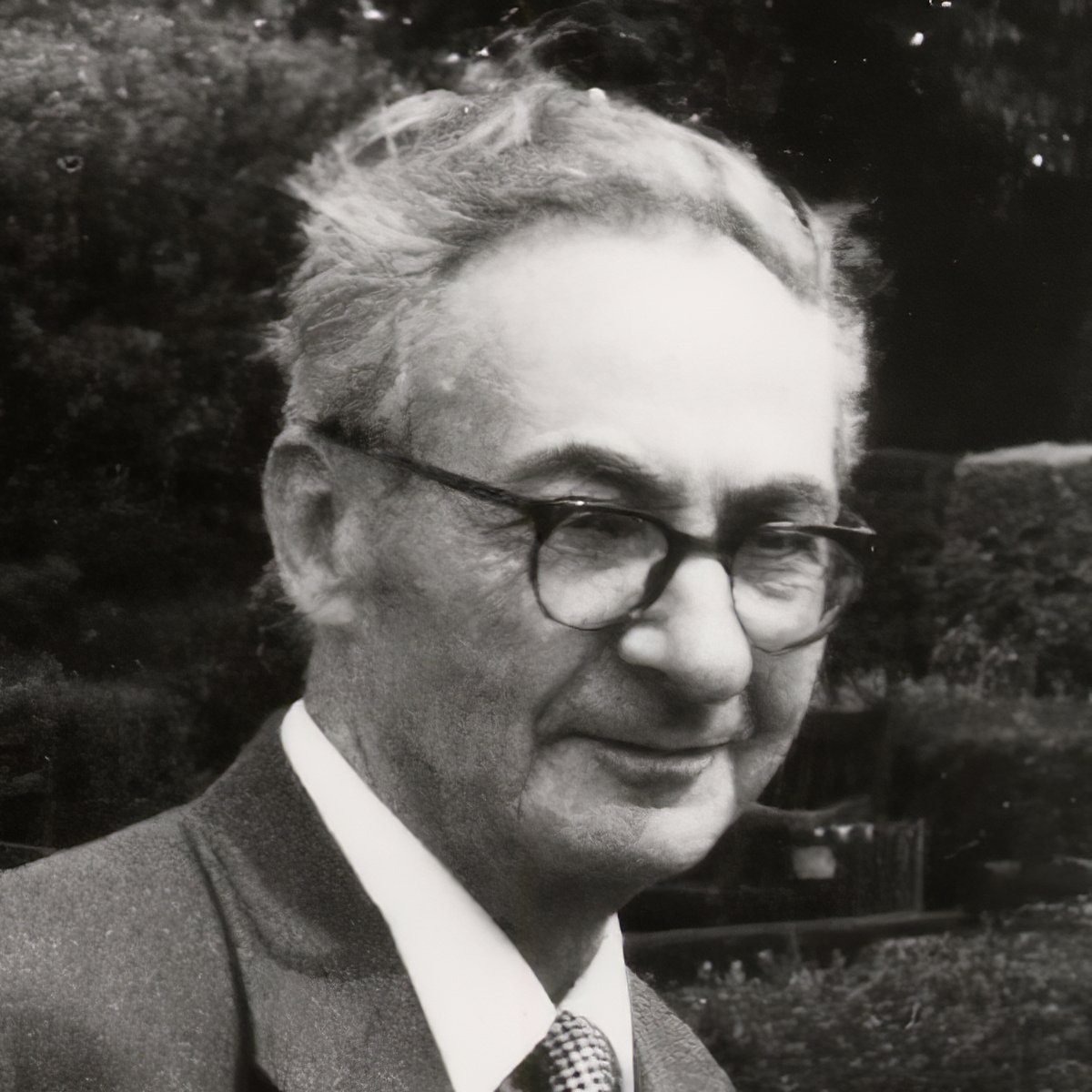 holocaust_music's tweet image. Ukrainian composer, musicologist and editor Leopold Spinner (born #OTD in 1906) escaped Nazi persecution in 1938. In England he worked in a train factory before joining Boosey &amp;amp; Hawkes in 1947, eventually as chief editor, focusing on Stravinsky’s scores.
holocaustmusic.ort.org/resistance-and…