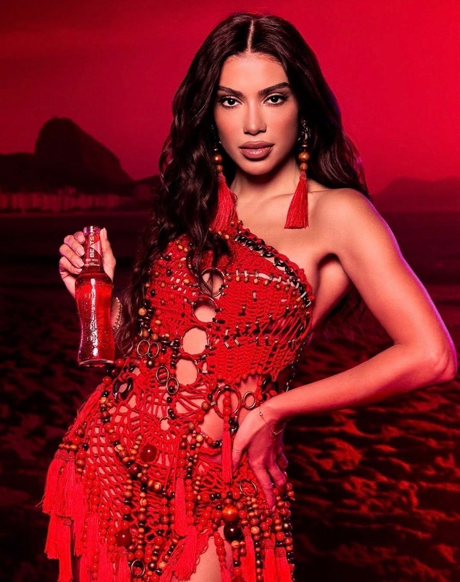 glittermagazine's tweet image. Anitta is ravishing in red in BEATS promotional poster. 🍒🌹❤️

#Anitta #BEATS