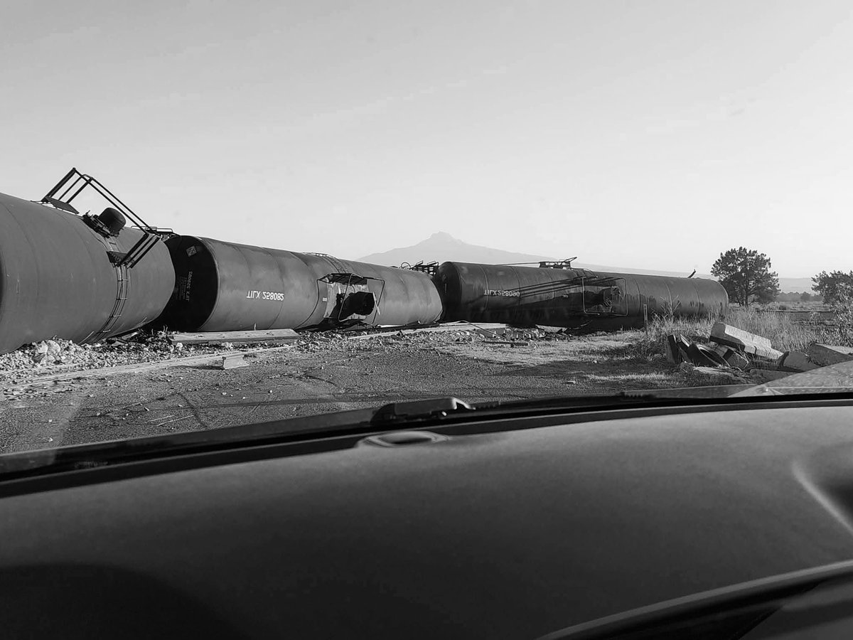 ELPINERO's tweet image. #FOTOREPORTE 📸 | Oaxaca: Sección 22 del SNTE anuncia primeras movilizaciones 

➡️ La organización magisterial informó que dará inicio a su jornada de actividades el primer día del mes con una marcha en la ciudad de Oaxaca de Juárez y otra más en la Ciudad de México.