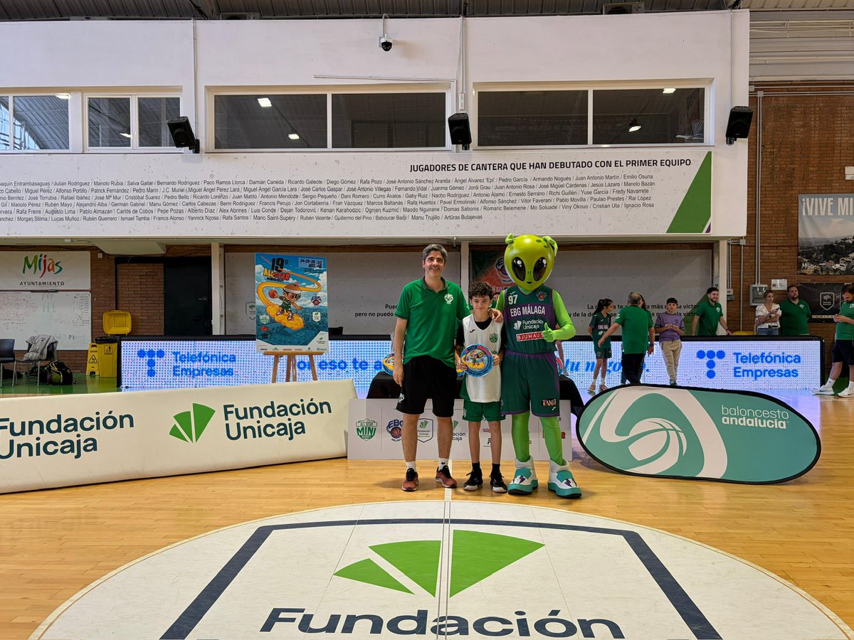 Entrega de premios #AllStarMM26 🏆

Ganador del concurso de triples - Yago Salinas de <a href="/CordobasketCD/">CD CORDOBASKET</a> 

MVP - Carlos Hazañas de EBG Málaga

<a href="/FundUnicaja/">Fundación Unicaja</a> 
<a href="/unicajaCB/">UnicajaCB</a> 
<a href="/FAB_Andaluza/">Federación Andaluza de Baloncesto</a> 

#somosEBG🧡💚