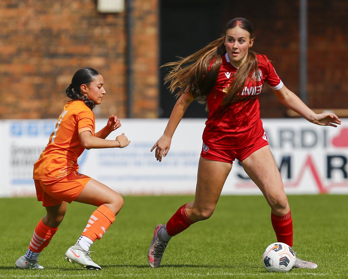 sjt_photos's tweet photo. Four from today’s @LancashireFA U14 Girls County Cup Final @BFC1887Ladies v @ASWFCofficial https://t.co/JHfKWBOrQU