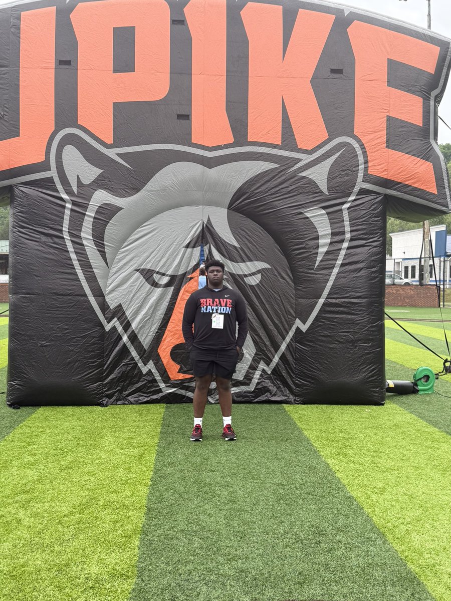 ElijahGrze35's tweet photo. Had an amazing time yesterday 
I want to thank @CoachFipps @CoachMikeHarris @UPIKEFOOTBALL 
For inviting me to their Spring Game https://t.co/1GssLbMo3k