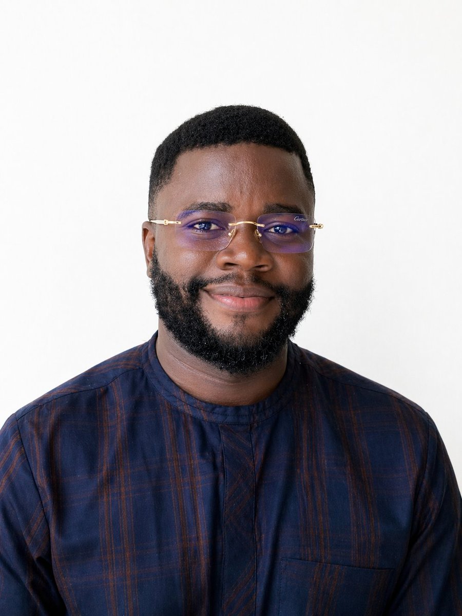 IdongesitVinci's tweet image. Always say less than necessary. When you try to impress people with words, the more you say, the more common you appear and the less in control.

#PowerMoves #LessIsMore #48LawsOfPower #MindControl #LeadershipMindset #SpeakSmart #SilentPower #Influence