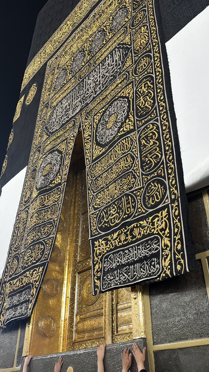 yazeed_9999's tweet photo. الحمد لله الذي بفضله وتساهيله اتممت العمره 
اسأل الله ان يتقبلها لفقيدي ويحسبها له ويجعلها في ميزان حسناته و يكفر بها ذنوبه وأن يملأ قبره بالرّضا والنّور والفسحة والسّرور https://t.co/E4Eg4hkABb