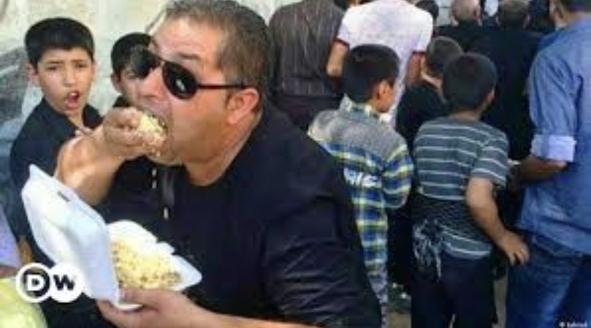 فصل مشترک ارتجاع سرخ و سیاه تمایل شدید به مفت خوری است. فرقی نمیکند قیمه حسینیه چیذر باشد یا شراب مراسم کاخ سفید، دقیقا برعکس ملت شیروخورشید ایران که حتی زیر فشار اقتصادی کرامتش را حفظ میکند.
#انقلاب_شیروخورشید