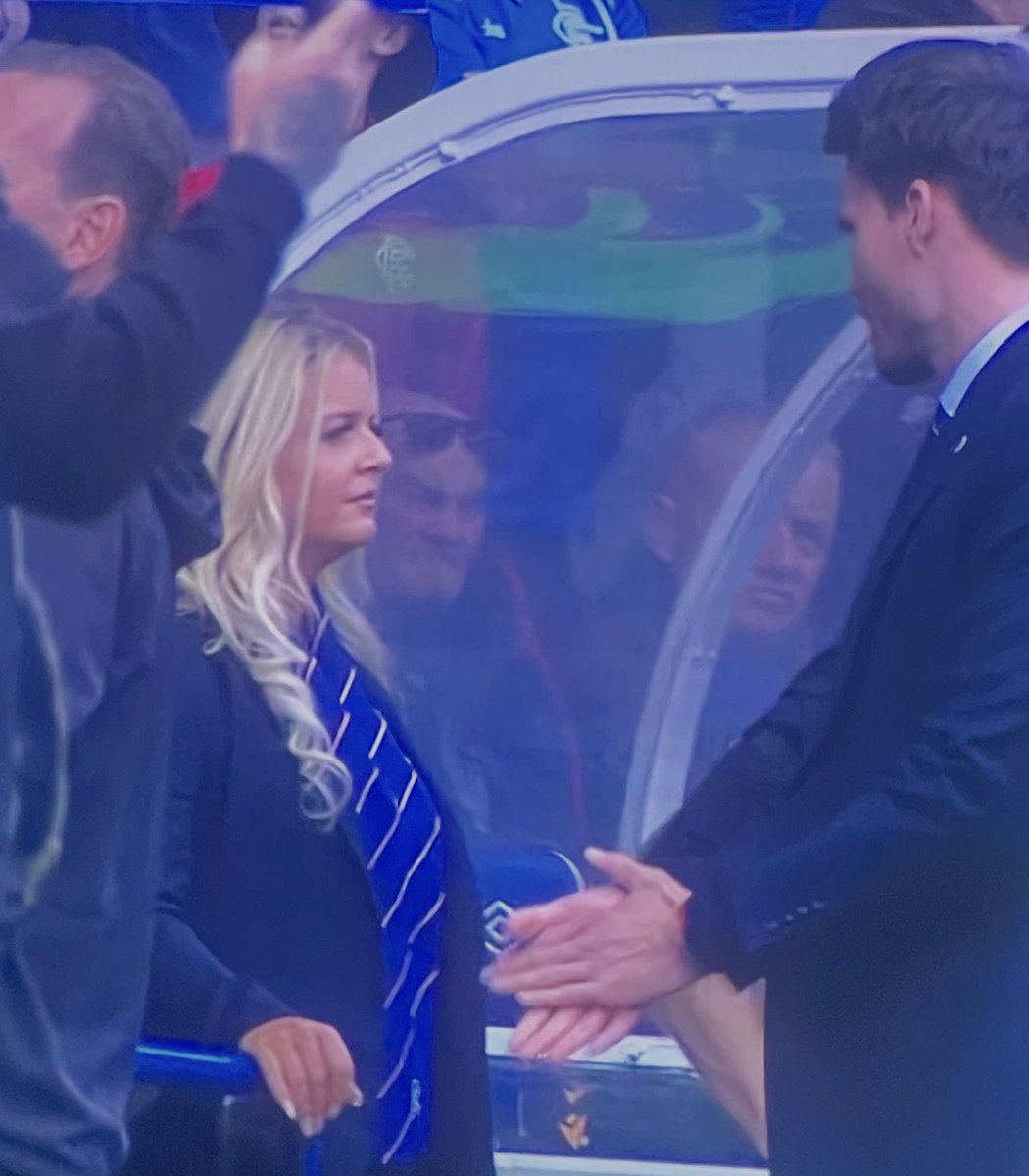 fuzzy 🐸 smell the glove tweet media