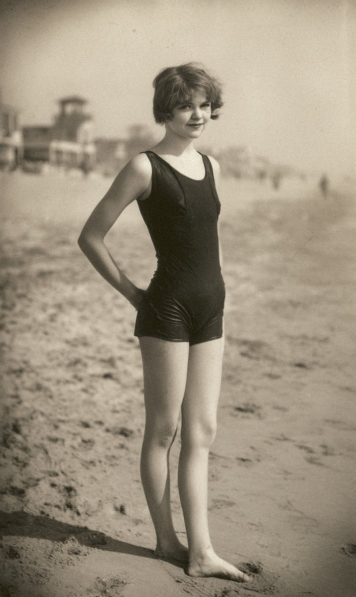 KrisKozy77's tweet image. Woman on beach.

#Beach