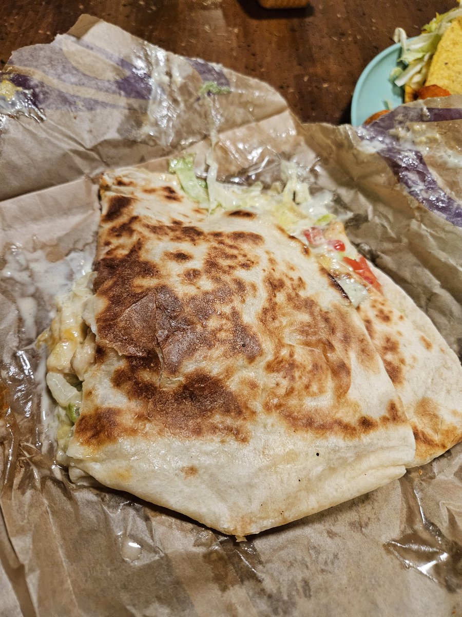 OnysabletX's tweet photo. Driver and food https://t.co/k1ZeSS32kL