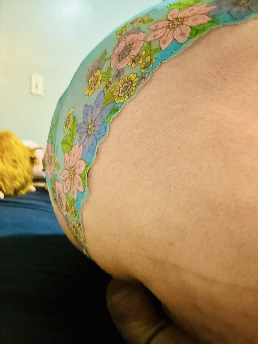 leena 🍑 tweet media