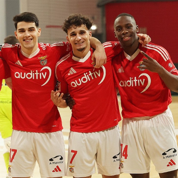 Vão ganhar imenso juntos... os próximos ídolos de uma secção inteira.