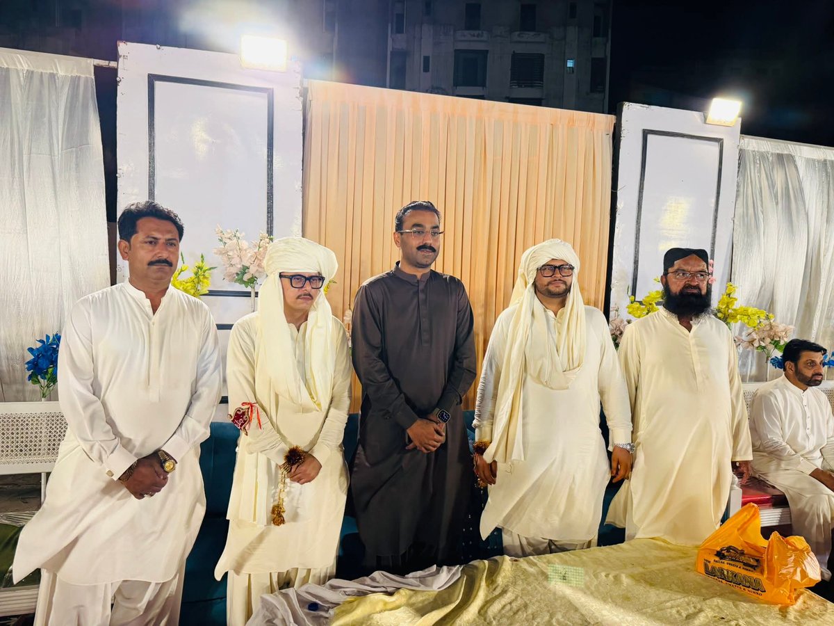 AmjadShoro4's tweet photo. حیدرآباد 
صوبائی وزیر برائے آبپاشی، پلاننگ وڈولپمینٹ سندھ محترم جام خان شورو کے چھوٹے بھائی بلال خان شورو نے پاکستان پیپلز پارٹی لیڈیز ونگ کی سینیئر ورکر محترمہ زیب النساء ملاح کی بھتیجی کی شادی میں شرکت کی. https://t.co/uoSM9DU2cp