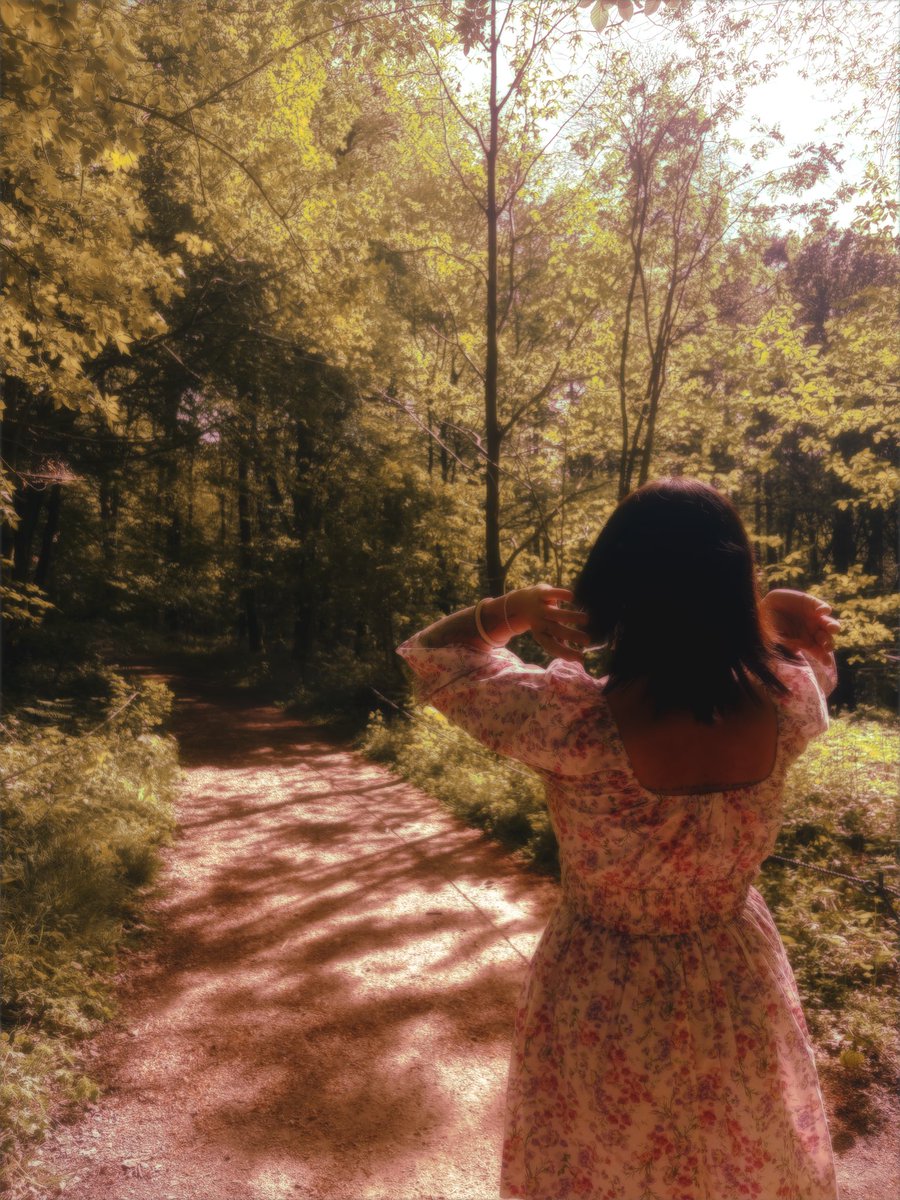 CelineMellaerts's tweet photo. En als laatst,
Nog net niet te laat voor het uitbloeien van de hyacinten.
Het Hallerbos🪻🥹🤍
Wat een sprookjesbos! https://t.co/AwVNZvkcsz