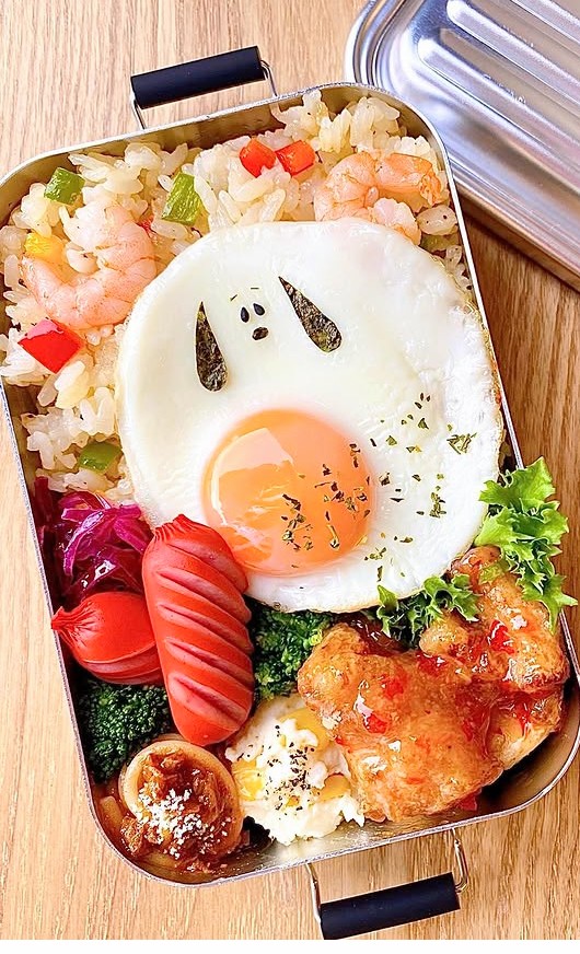 💐✨おはよーございます✨💐
    🎀今日もまんまる笑顔で
   よろしくお願い致します🎀
  🌸🍳SNOOPY目玉焼き🍳🌸
🍱🦐海老ピラフ
           スイートチリチキン🐔🍱
              💓キュンです💓