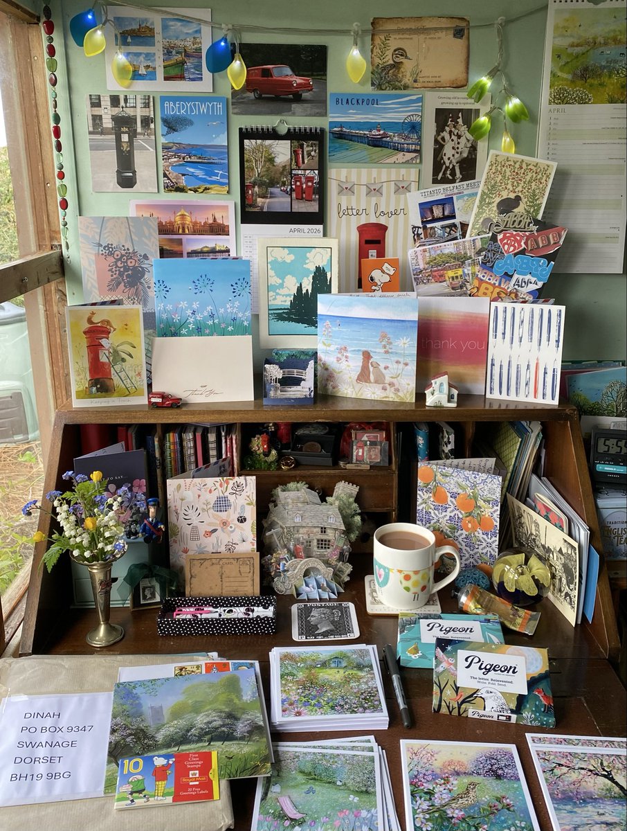 letterappsoc's tweet photo. What happiness and hope exists in cards received and those to send. May your week ahead be full of both! Thank you so much for all that arrive at THLAS HQ. #DeskGallery ๐ https://t.co/6eBdkFGVRS