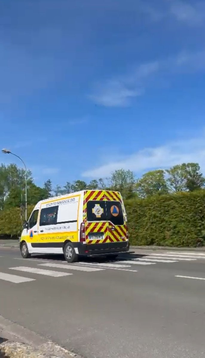 DuvalMicka's tweet photo. Présent aujourd’hui sur la course cycliste U19 entre Neuilly-sous-Clermont et Mouy en tant que secouriste avec la  @FFSS60Sauveteur

Heureux de participer à la sécurité de cet événement aux côtés d’une équipe engagée.
#FFSS60 #SauveteursDeLOise #Secourisme #engagement https://t.co/2RiWKwxrny