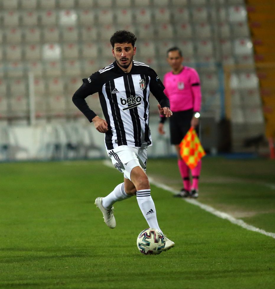 Beyaz Forma Siyah Şort tweet media