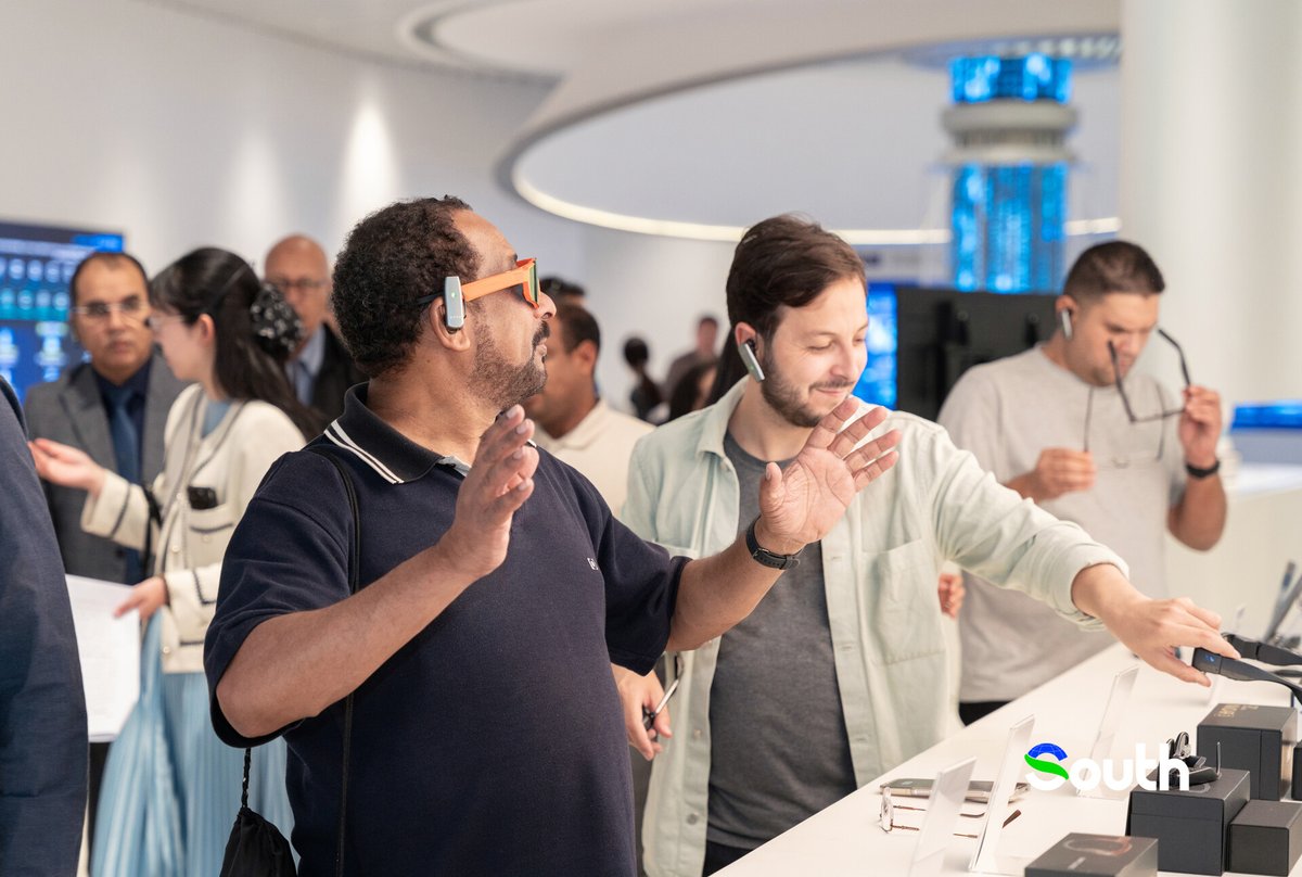 thisisGBA's tweet image. #Guangdong | On April 24, media professionals from 10 Arab countries visited #Dongguan's Binhaiwan Bay Area, exploring AI platforms, smart consumption spaces, and high-end commercial hubs. 🌍🤖

The visit offered a firsthand look at the area's development and its role as an open