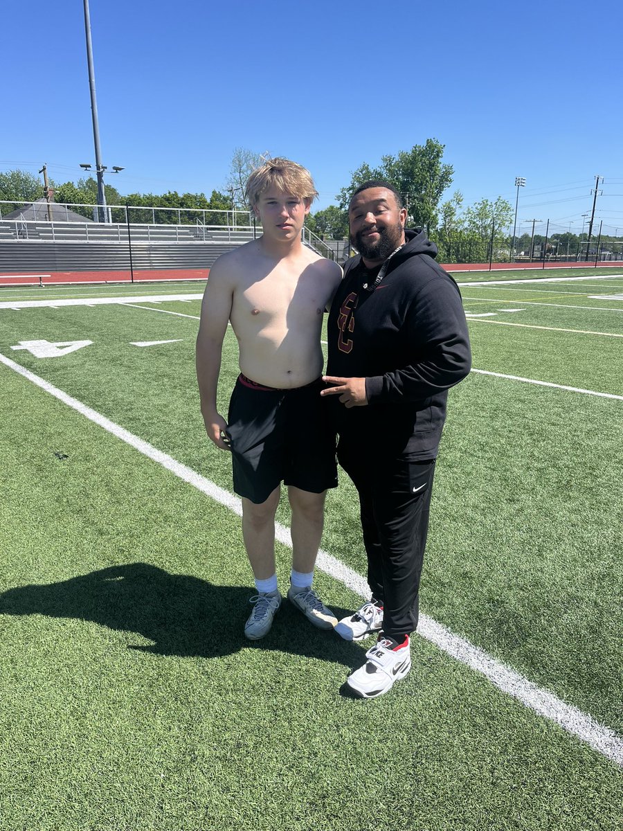 MaxOliverio3's tweet photo. Had a great time at Centre college putting work in! Thank you @CoachThorpe37 @JoeyBarnardFB and @BlueGreyFB for having me.
@DeSalesColtsFB https://t.co/1q5n4x2UyP