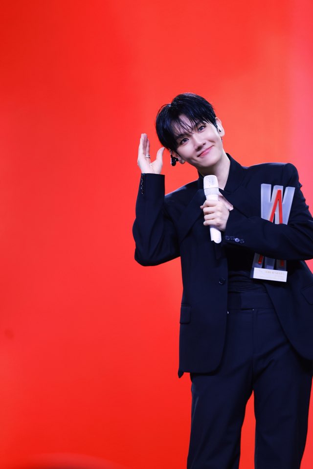 백현마을 tweet media