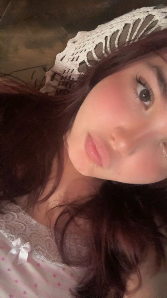 ella tweet media