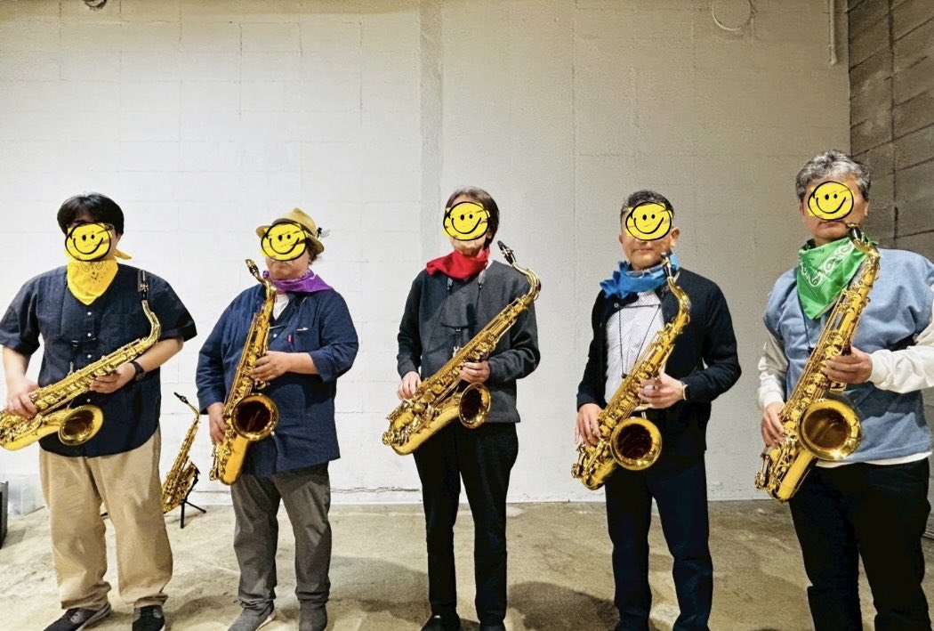 EnjoySaxophone春の交流会が終了しました！
任意参加のミニ発表会ですが、毎年たくさんの方が楽しんで下さって嬉しいです♪

今回の目玉は、大人になってからサックスを始めた生徒さん達の5重奏。
打ち上げでは、新たなチームができた様子。
次回が楽しみです！