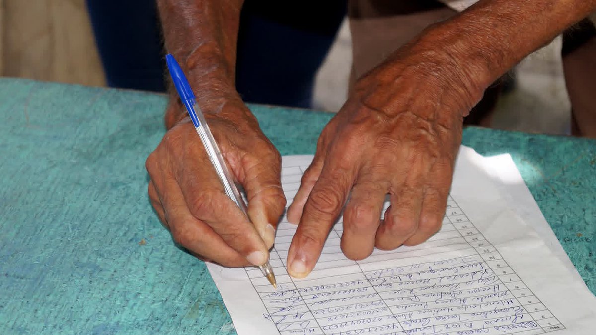 #ProvinciaGranma - AMPLIAREMOS | Yudelkis Ortiz Barceló, primera secretaria del Partido en Granma, visitó hoy el Consejo Popular de Mabay, en #Bayamo, donde constató la marcha del movimiento #MiFirmaPorLaPatria".

FOTOS | CMKX Radio Bayamo

#Cuba
#CubaEstáFirme
#CubaSoberana