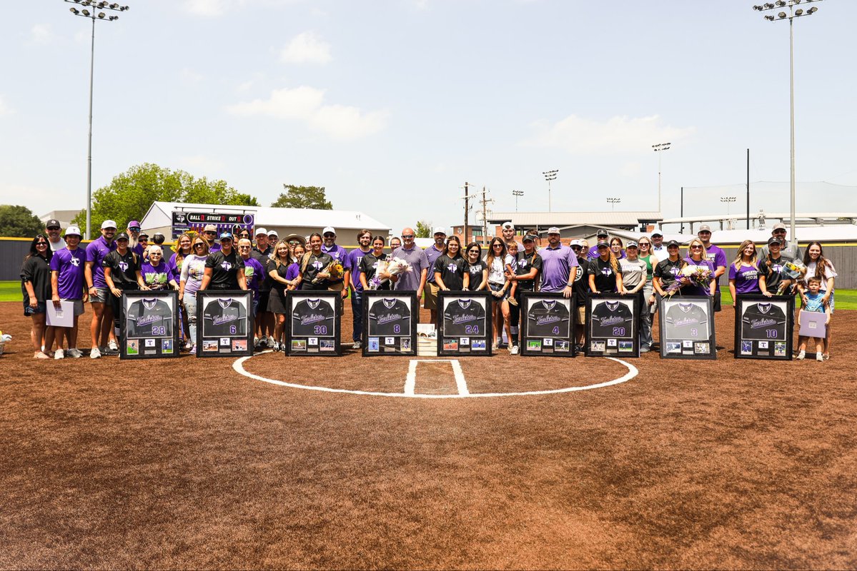 TarletonPrez's tweet image. Another great weekend of @WACsports 🥎⚾️ sweeps, 🏃‍♀️ records, and senior celebrations. Our @TarletonState Texans are absolutely on fire this semester! 🏃‍♀️💜 #RollTexans #BleedPurple #ProudPrez
