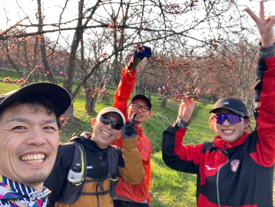 YAMAtune_JP's tweet photo. Higashikawa Running Club
By EZO TRAIL
4/26 10km キトウシ往復ラン!
よく晴れた日曜、キトウシまで往復ラン!
カタクリとエゾエンゴサクが見ごろ。
サクラのつぼみが、昨日、開花してきました!
「今年はランニングに挑戦したい」という方、ぜひ一緒に走りましょう!
#higashikawa
#yamatune https://t.co/LGCAI5UMVv