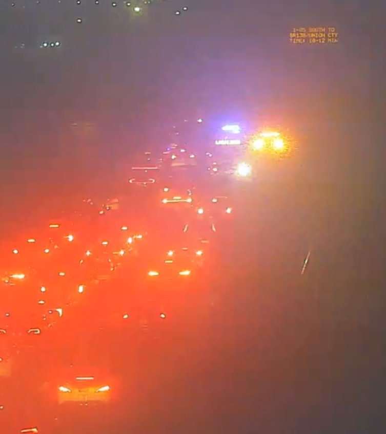 WSBTraffic's tweet image. ⚠️ Hapeville:  Crash I-85/sb near Virginia Ave(Exit 73) blocking a right lane. Take Metropolitan Pkwy. #ATLTraffic #Atlanta #ClaytonCounty #ForestPark #HartsfieldJackson #Airport #Hapeville #FultonCounty  #DowntownConnector #EastPoint