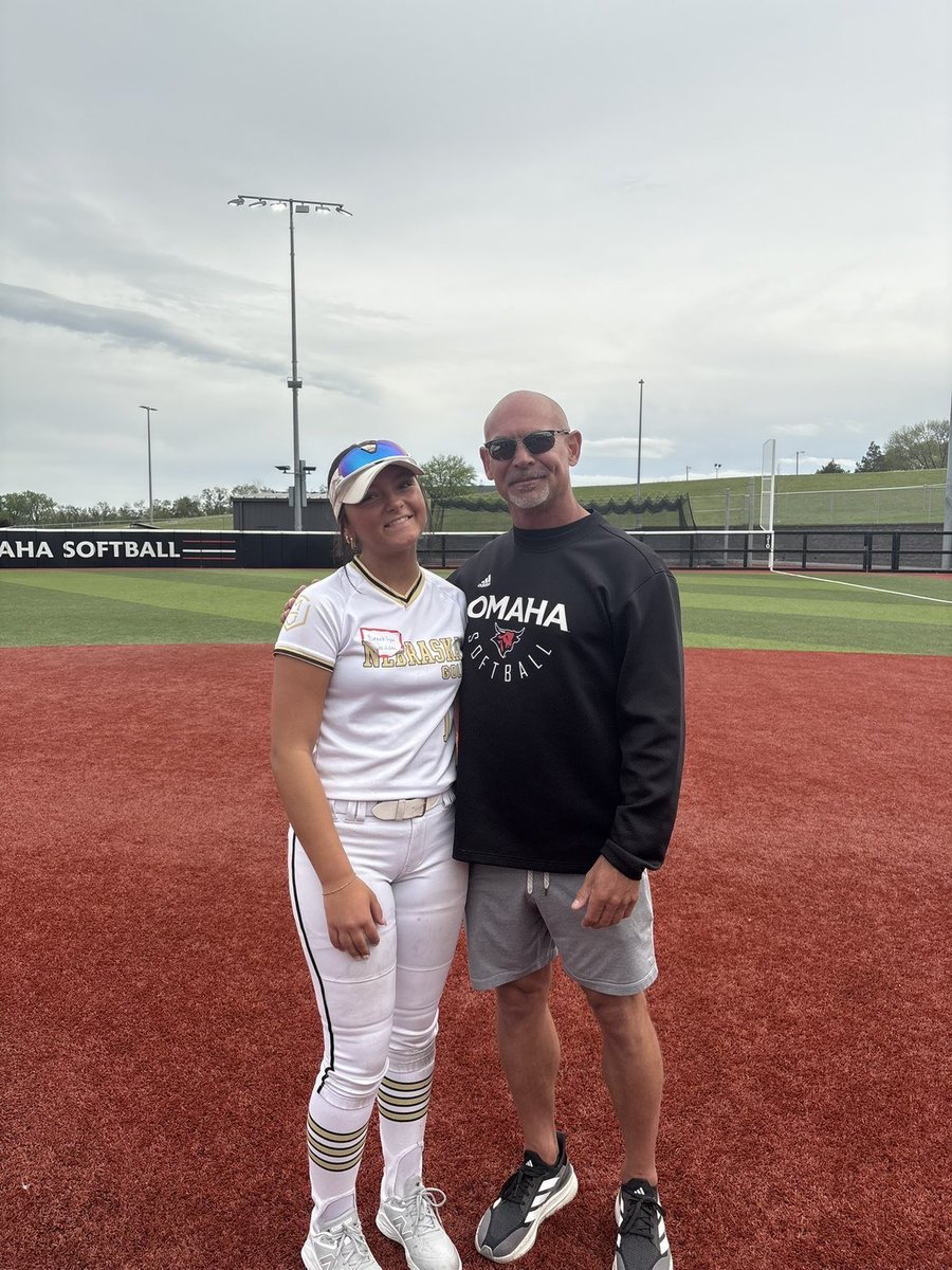 brooklynwhidds's tweet photo. Huge thank you to @OmahaSB for an amazing camp this weekend! I loved learning from the coaches, players, and getting to see the beautiful softball field and campus! Can’t wait to be back, Go Mavs! @coach_heard @Jen_Daro @brooke_dumont @NEGOLD15U @NebraskaGold @govalorsoftball https://t.co/wKVtLB3IEx