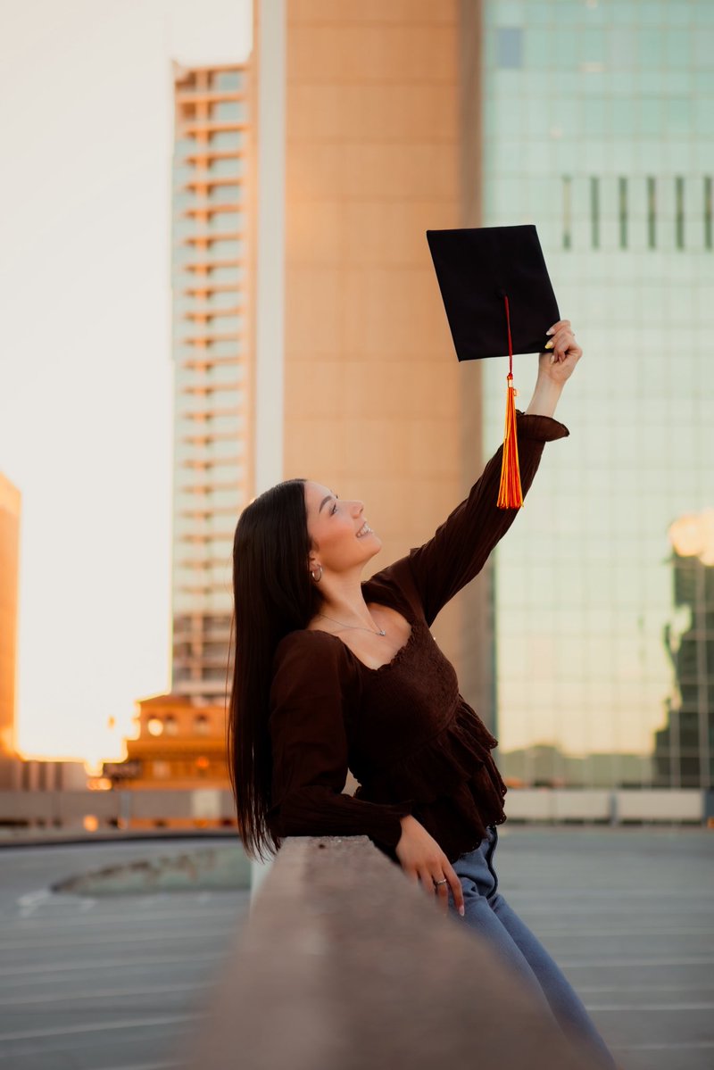 MC_Focused's tweet image. Graduation Pictures with an amazing city vibe😍😍

#arizona #arizonaphotographer #phoenix #phoenixphotographer #graduationpictures