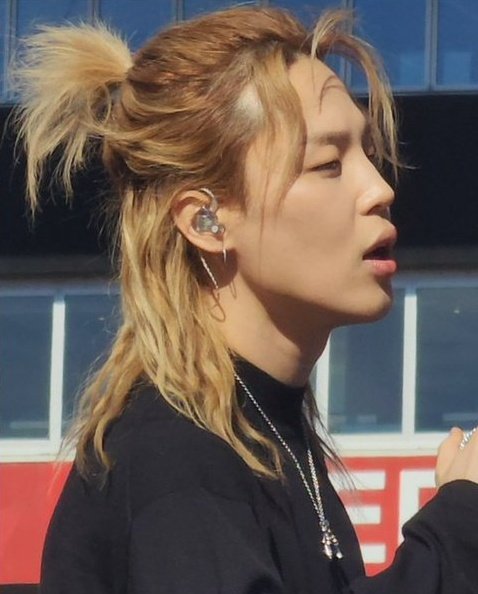 Se juntar essas duas versões dos yoonmin, não vai sobrar uma yoonmina viva.