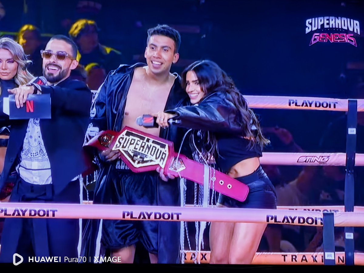 TioTencho's tweet photo. Esperando la pelea de @alanafloresf 
#supernovaboxing
#supernova https://t.co/ZPKldebSvf