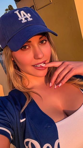 mia malkova tweet media