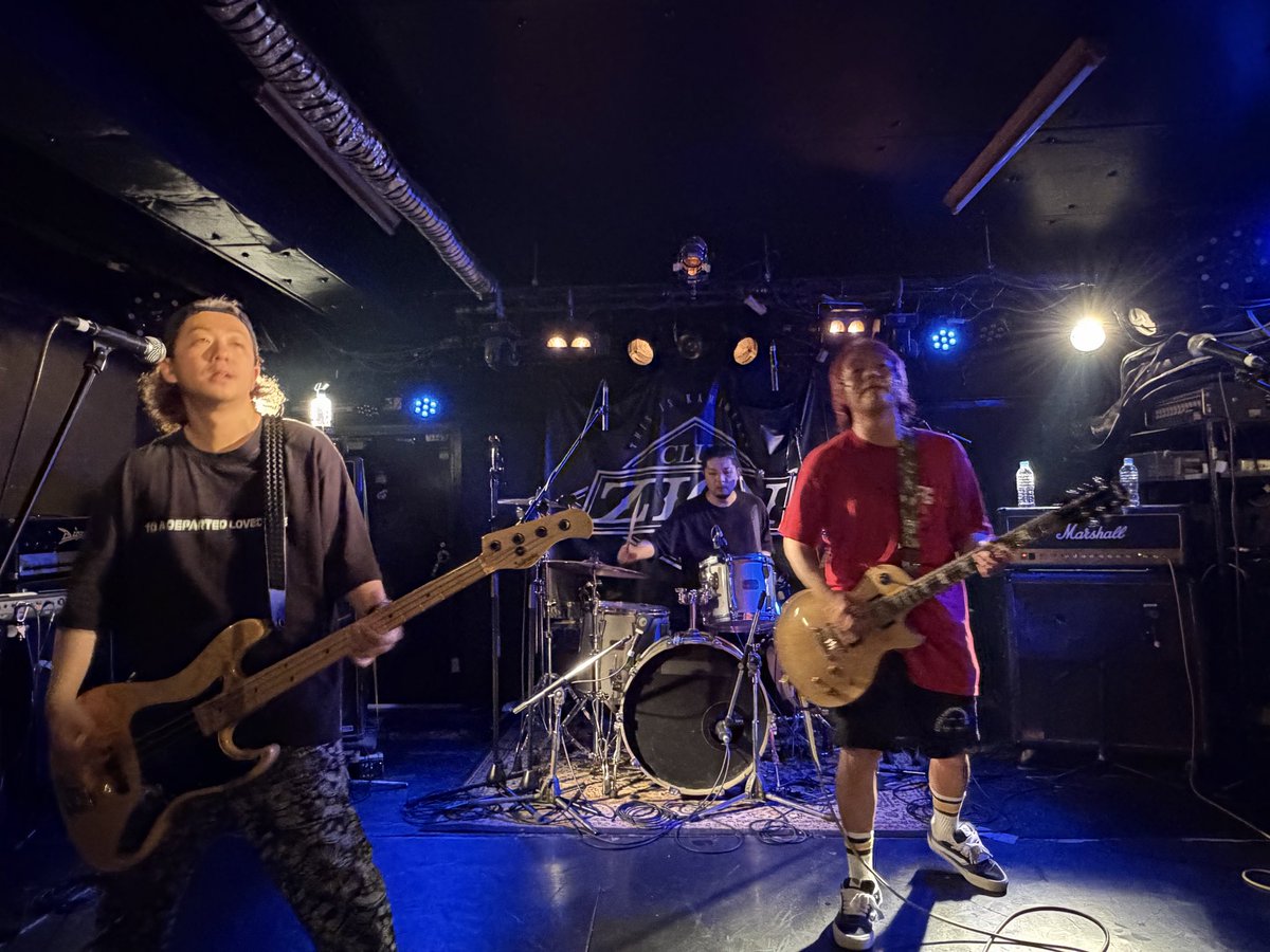 11maruokiku039y's tweet photo. 楽しみにしてた久しぶりの名古屋公演🎸🥁waitのライブ行ってきました🥳
甲府以来のキャシーさんの🎹演奏🥰4人のハーモニー最高でした🤩
東海地方のメンバー皆んなと盛り上がれてとても楽しかったです🎶😊
#waitforsunlight
#sunlightrecords https://t.co/MSauw3KsBb