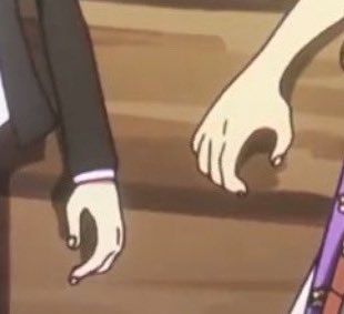 im just thinking about their hand size difference
